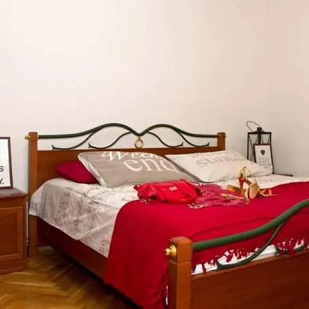 Apartment Spacious Three-bedroom With Balconies Split
