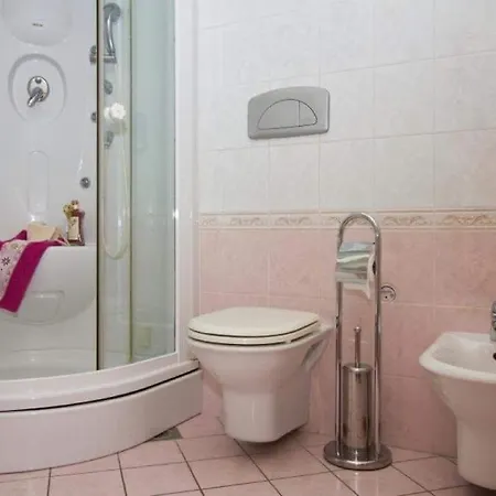 Apartment Spacious Three-bedroom With Balconies
